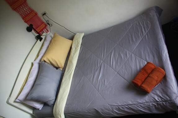 Single Room with aircon and shared bathroom - Queensize bed